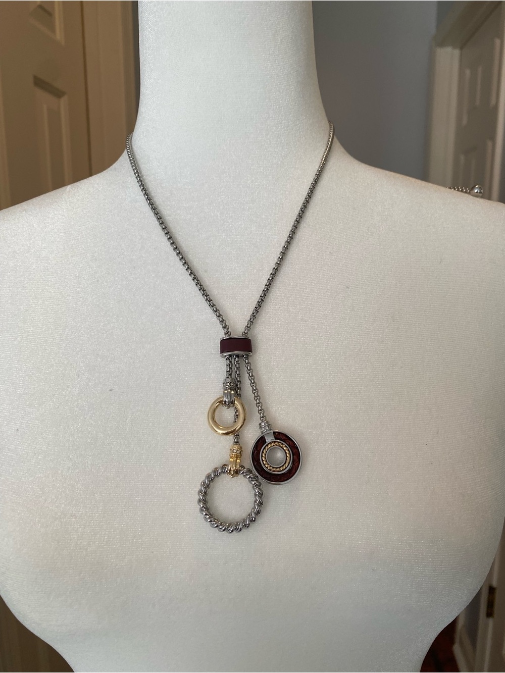 Women’s Mixed-Metal Circle Pendant Lariat Necklace - Burgundy Accent